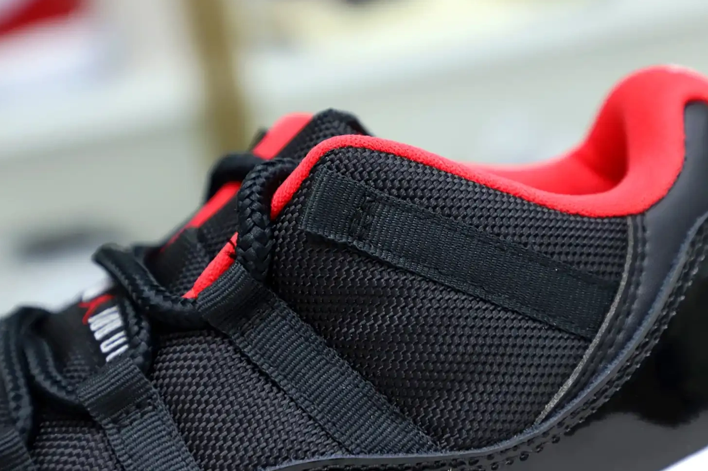 11 JORDAN Kimikick BRED RETRO AIR LOW 0424